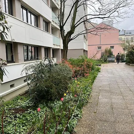 Buttes Chaumont Refait à Neuf Parigi